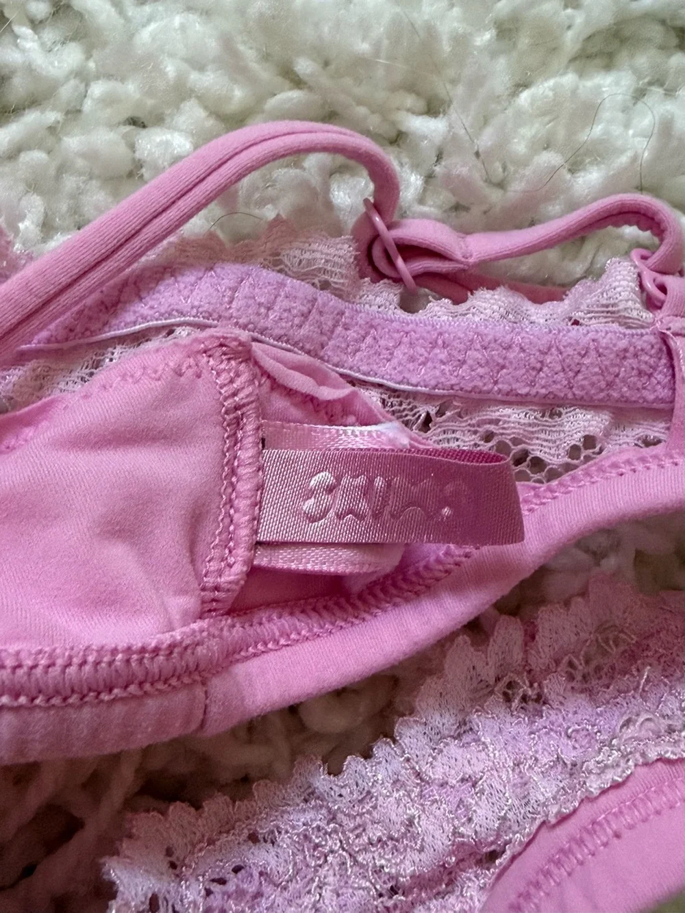 Pink SKIMS fits everybody lace scoop bralette - Picture 3 of 3